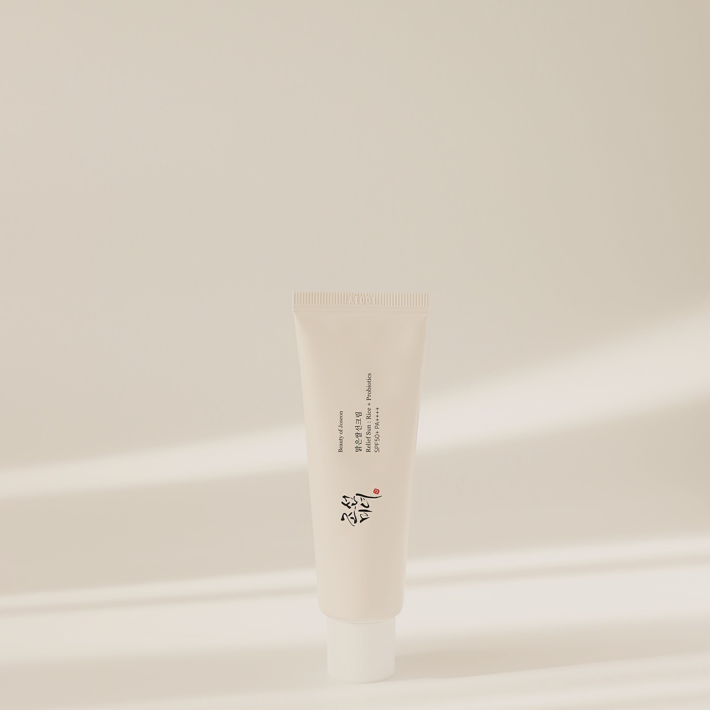 4 lọ kem chống nắng dùng thích mê: Bôi lên da mềm và rạng rỡ hơn, muốn bôi không sót ngày nào- Ảnh 1.