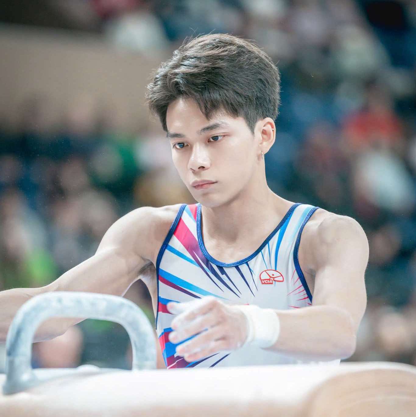 Cận 3 độ vẫn không đeo kính khi thi đấu, hot boy 10x điển trai gây sốt khi giành HCV SEA Games cho Việt Nam- Ảnh 4. Cận 3 độ vẫn không đeo kính khi thi đấu, hot boy 10x điển trai gây sốt khi giành HCV SEA Games cho Việt Nam- Ảnh 4.