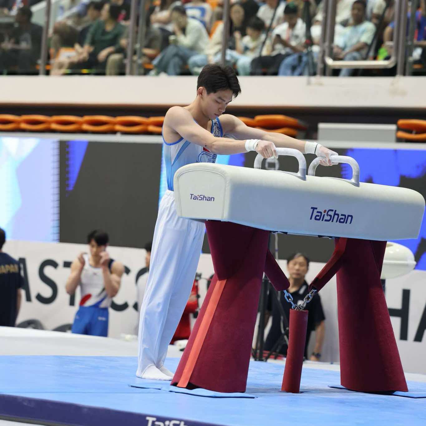 Cận 3 độ vẫn không đeo kính khi thi đấu, hot boy 10x điển trai gây sốt khi giành HCV SEA Games cho Việt Nam- Ảnh 6. Cận 3 độ vẫn không đeo kính khi thi đấu, hot boy 10x điển trai gây sốt khi giành HCV SEA Games cho Việt Nam- Ảnh 6.