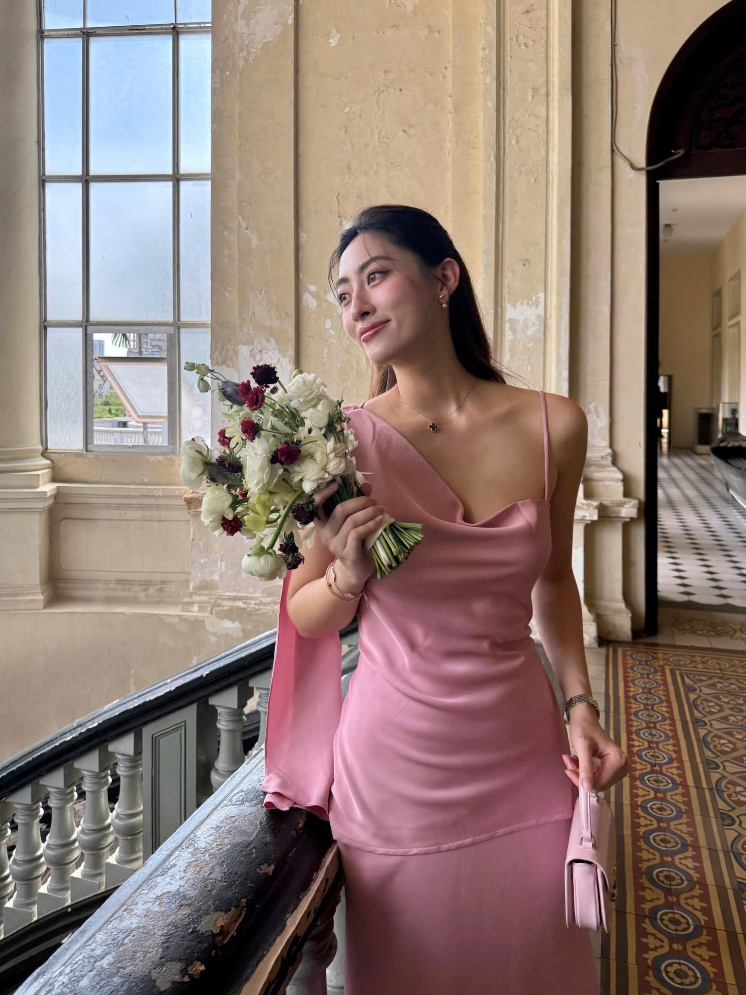 "Nữ giúp việc" đang học Tiến sĩ, ở penthouse view Hồ Tây, là con gái cựu Giám đốc Kho bạc Nhà nước Cao Bằng- Ảnh 14. "Nữ giúp việc" đang học Tiến sĩ, ở penthouse view Hồ Tây, là con gái cựu Giám đốc Kho bạc Nhà nước Cao Bằng- Ảnh 14.