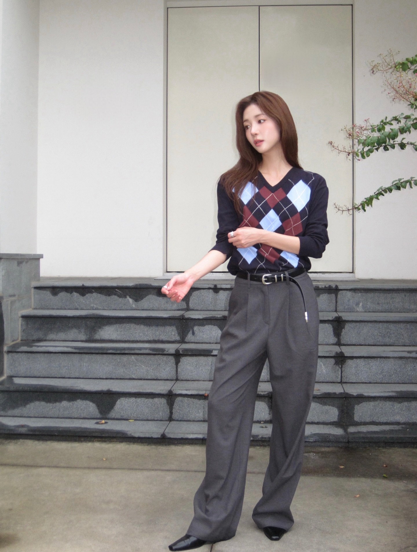 4 mẫu quần công sở giúp bạn mặc đẹp suốt năm 2026- Ảnh 9. 4 mẫu quần công sở giúp bạn mặc đẹp suốt năm 2026- Ảnh 9.