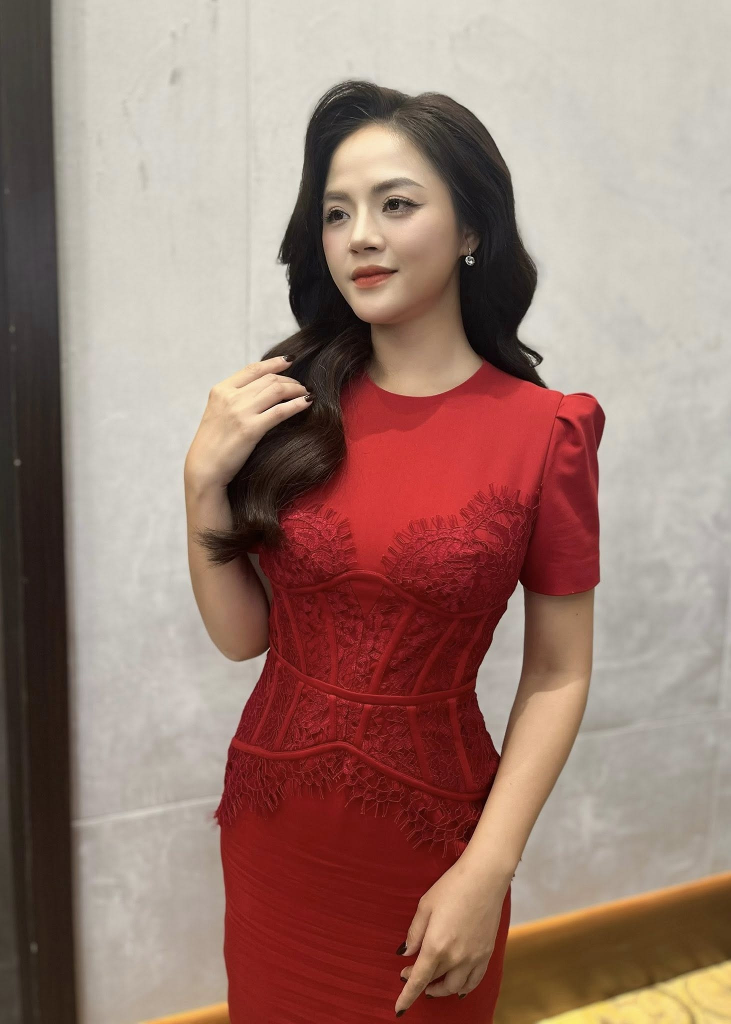 Mỹ nhân Việt được Bộ Quốc Phòng khen thưởng: Đóng tận 5 phim top 1 rating cả nước, nhan sắc thăng hạng dữ dội- Ảnh 8. Mỹ nhân Việt được Bộ Quốc Phòng khen thưởng: Đóng tận 5 phim top 1 rating cả nước, nhan sắc thăng hạng dữ dội- Ảnh 8.