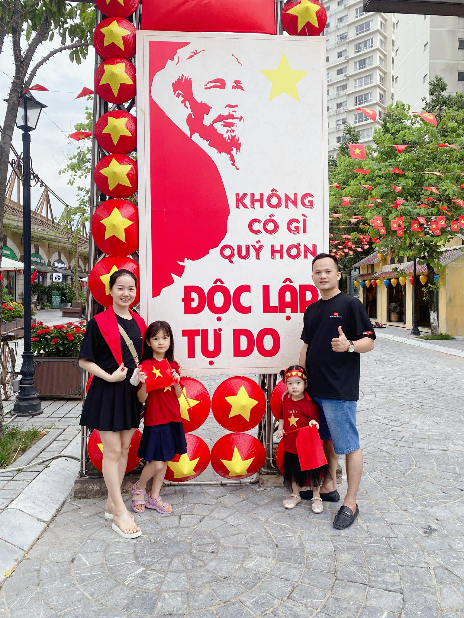 Ông chồng khoe thành quả dự án "Nuôi vợ": "Tôi tự hào vì làm ô sin 20 năm, ai cũng khen vợ tôi lão hóa ngược"- Ảnh 1.