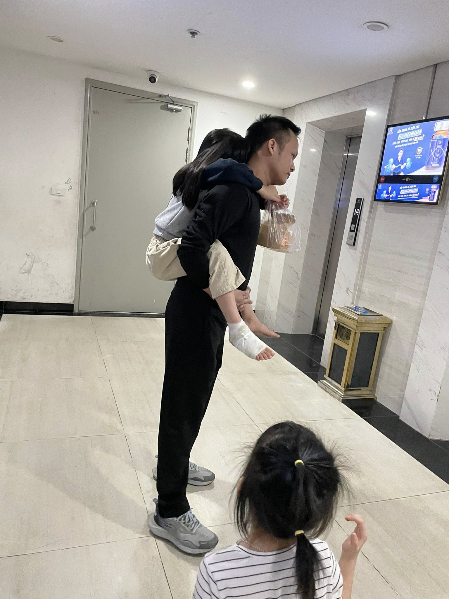 Ông chồng khoe thành quả dự án "Nuôi vợ": "Tôi tự hào vì làm ô sin 20 năm, ai cũng khen vợ tôi lão hóa ngược"- Ảnh 2.