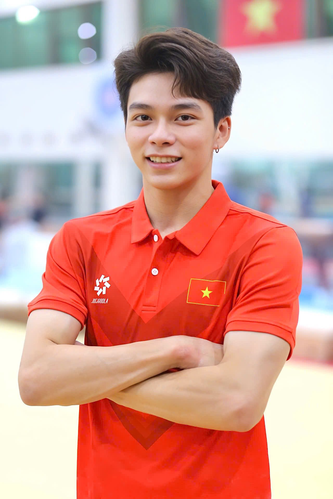 Cận 3 độ vẫn không đeo kính khi thi đấu, hot boy 10x điển trai gây sốt khi giành HCV SEA Games cho Việt Nam- Ảnh 9. Cận 3 độ vẫn không đeo kính khi thi đấu, hot boy 10x điển trai gây sốt khi giành HCV SEA Games cho Việt Nam- Ảnh 9.