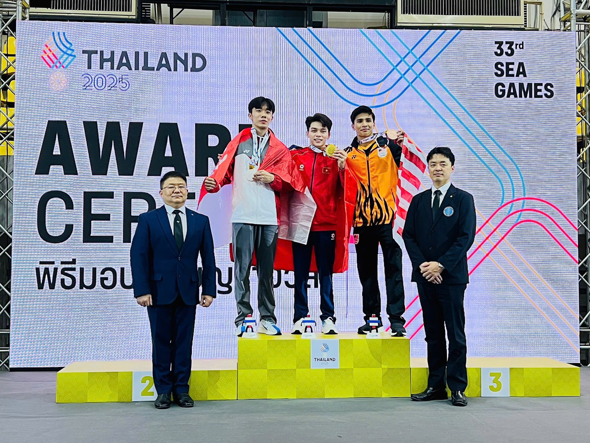 Cận 3 độ vẫn không đeo kính khi thi đấu, hot boy 10x điển trai gây sốt khi giành HCV SEA Games cho Việt Nam- Ảnh 1. Cận 3 độ vẫn không đeo kính khi thi đấu, hot boy 10x điển trai gây sốt khi giành HCV SEA Games cho Việt Nam- Ảnh 1.