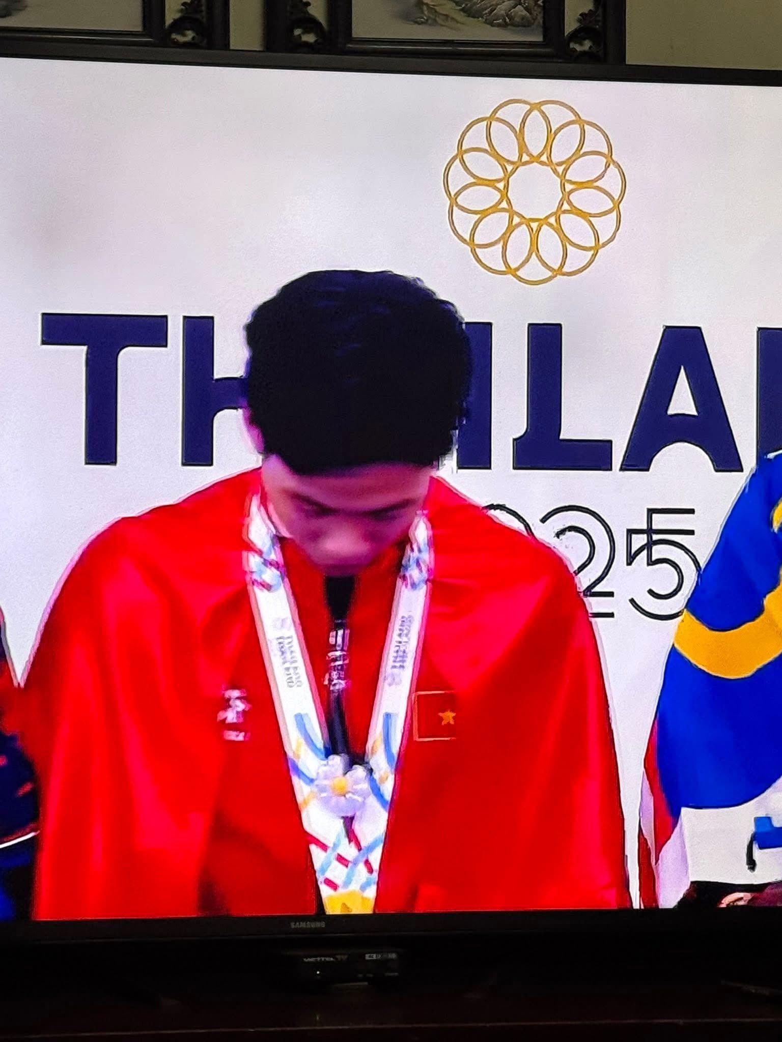 Võ sĩ Việt Nam vừa nhận huy chương vàng tại SEA Games 33 có 1 chi tiết khiến G-DRAGON được "thơm lây"- Ảnh 2.