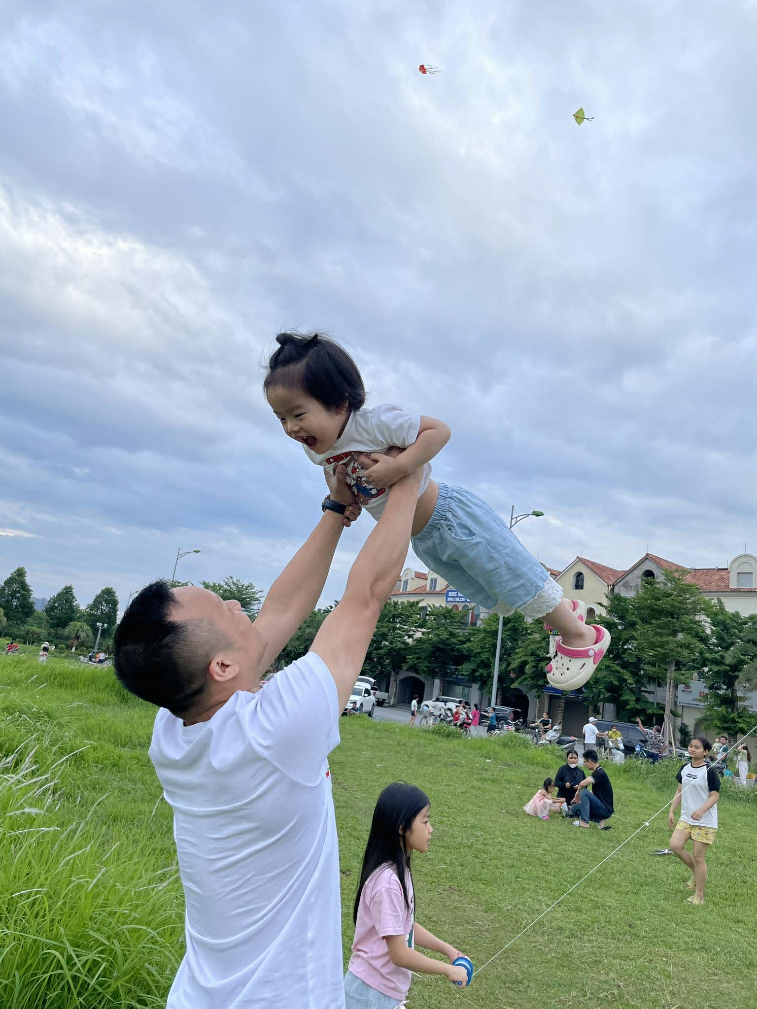 Ông chồng khoe thành quả dự án "Nuôi vợ": "Tôi tự hào vì làm ô sin 20 năm, ai cũng khen vợ tôi lão hóa ngược"- Ảnh 4.