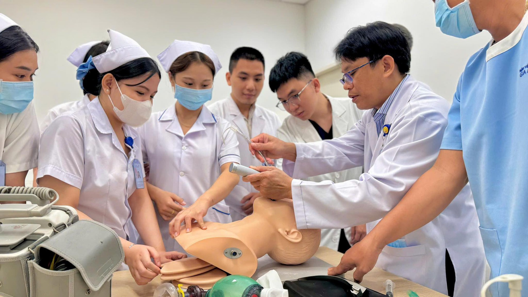 Bác sĩ cấp cứu đau lòng trước bé gái 3 tuổi sặc thức ăn ở nhà trẻ- Ảnh 2. Bác sĩ cấp cứu đau lòng trước bé gái 3 tuổi sặc thức ăn ở nhà trẻ- Ảnh 2.