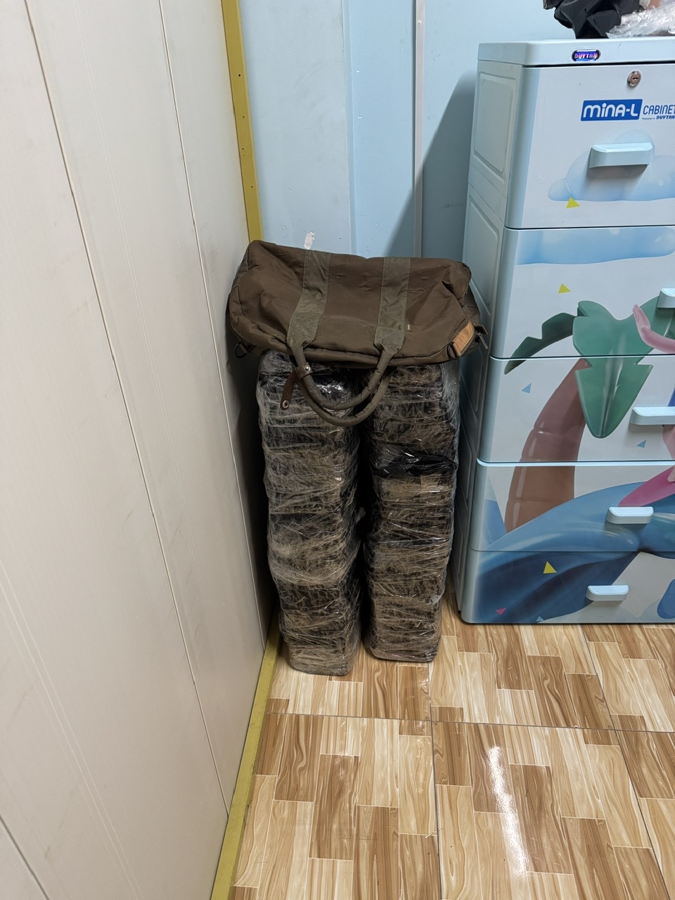 Phá đường dây ma tuý có tổ chức xuyên quốc gia: Thu 174 kg ma túy tổng hợp, 10 bánh heroin, 300 gói ma tuý dạng nước vui- Ảnh 5. Phá đường dây ma tuý có tổ chức xuyên quốc gia: Thu 174 kg ma túy tổng hợp, 10 bánh heroin, 300 gói ma tuý dạng nước vui- Ảnh 5.