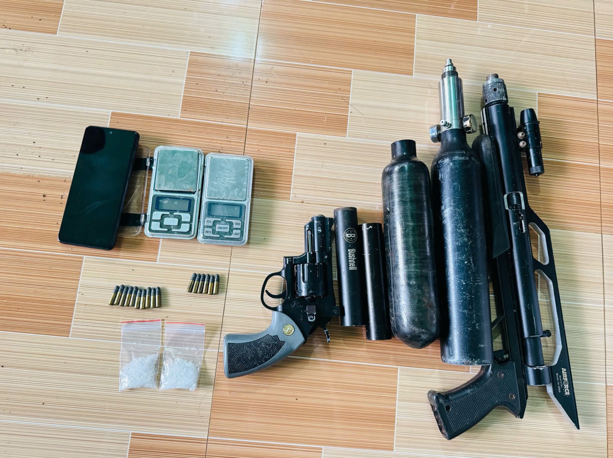 Phá đường dây ma tuý có tổ chức xuyên quốc gia: Thu 174 kg ma túy tổng hợp, 10 bánh heroin, 300 gói ma tuý dạng nước vui- Ảnh 7. Phá đường dây ma tuý có tổ chức xuyên quốc gia: Thu 174 kg ma túy tổng hợp, 10 bánh heroin, 300 gói ma tuý dạng nước vui- Ảnh 7.