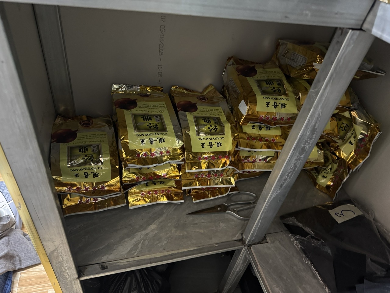 Phá đường dây ma tuý có tổ chức xuyên quốc gia: Thu 174 kg ma túy tổng hợp, 10 bánh heroin, 300 gói ma tuý dạng nước vui- Ảnh 4. Phá đường dây ma tuý có tổ chức xuyên quốc gia: Thu 174 kg ma túy tổng hợp, 10 bánh heroin, 300 gói ma tuý dạng nước vui- Ảnh 4.