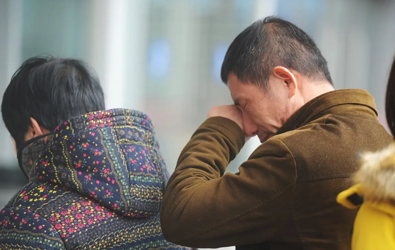 Một kiểu hiếu thảo giả tạo: Con cái âm thầm bóc lột, cha mẹ ấm ức không biết kêu ai!- Ảnh 1.