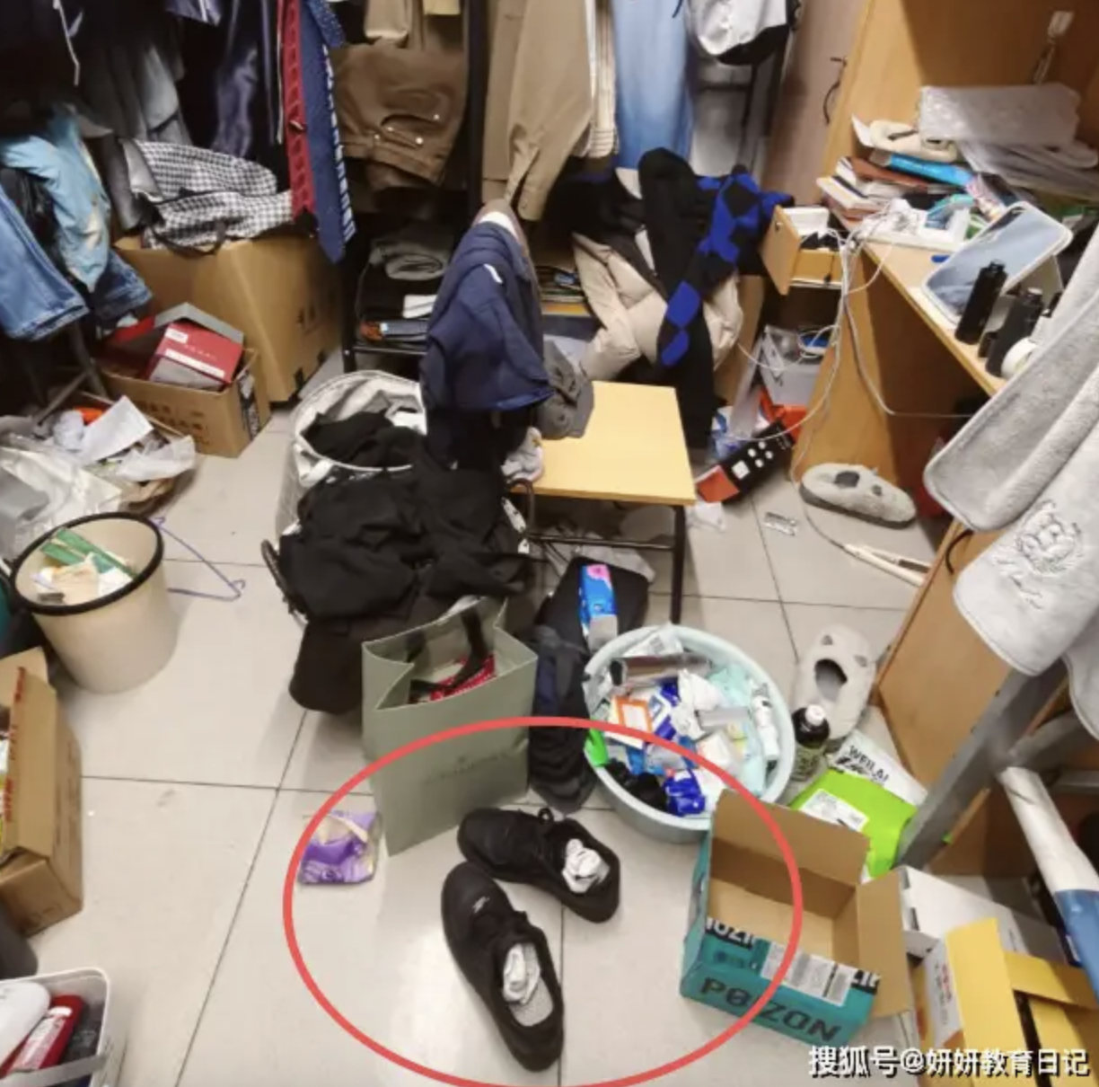 Rùng mình với căn phòng KTX của nam sinh học giỏi- Ảnh 1. Rùng mình với căn phòng KTX của nam sinh học giỏi- Ảnh 1.