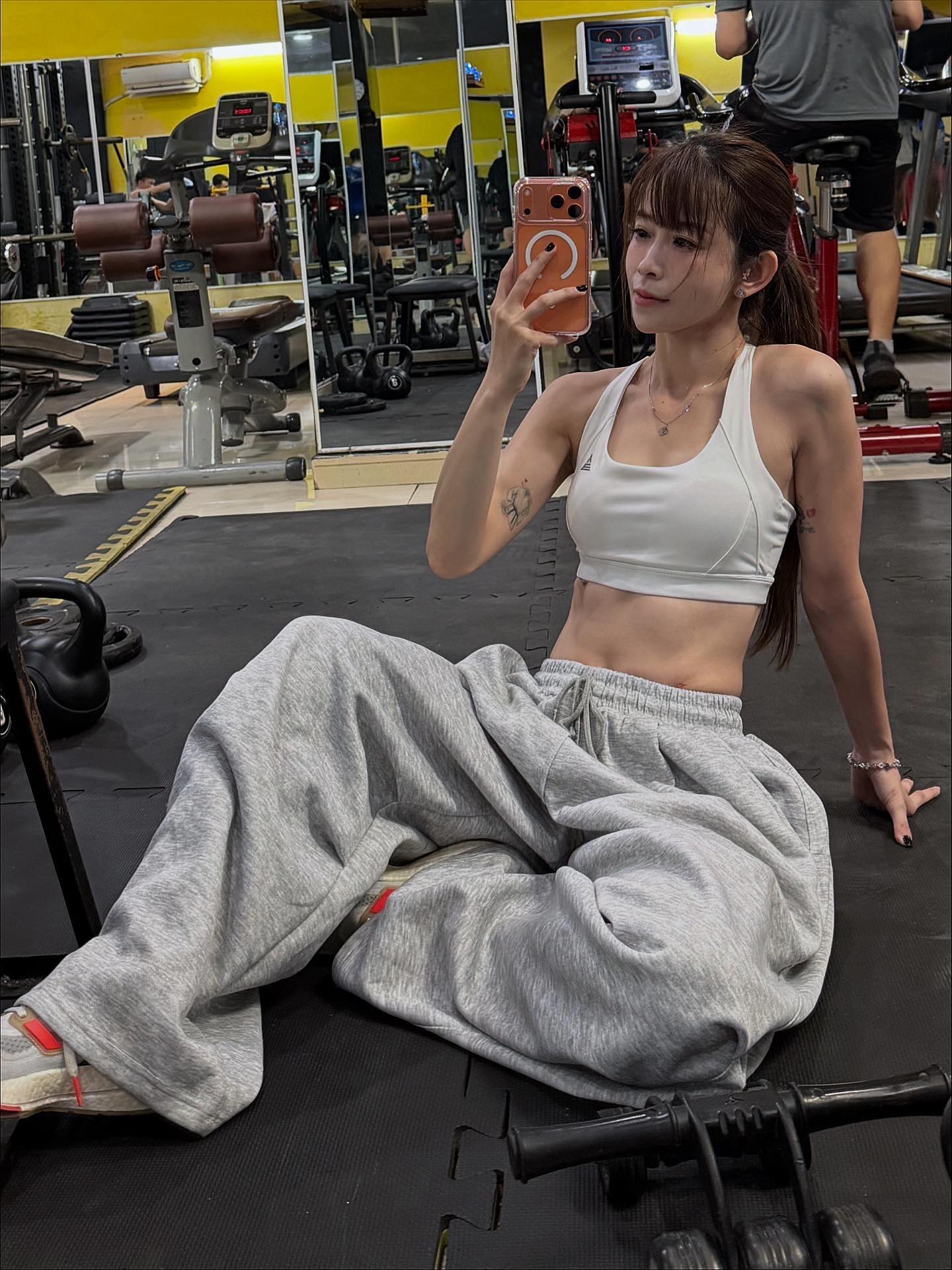 Hot girl thể thao sơ hở là đánh đấm, 20 năm càng bầm dập càng trẻ đẹp- Ảnh 11.