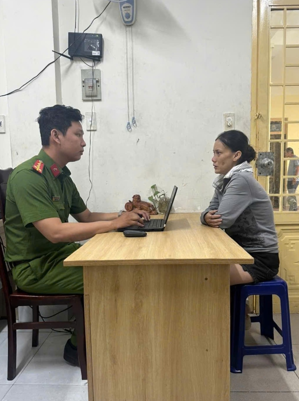 Lấy lời khai người cướp bông tai bé gái 5 tuổi ở TPHCM- Ảnh 1.