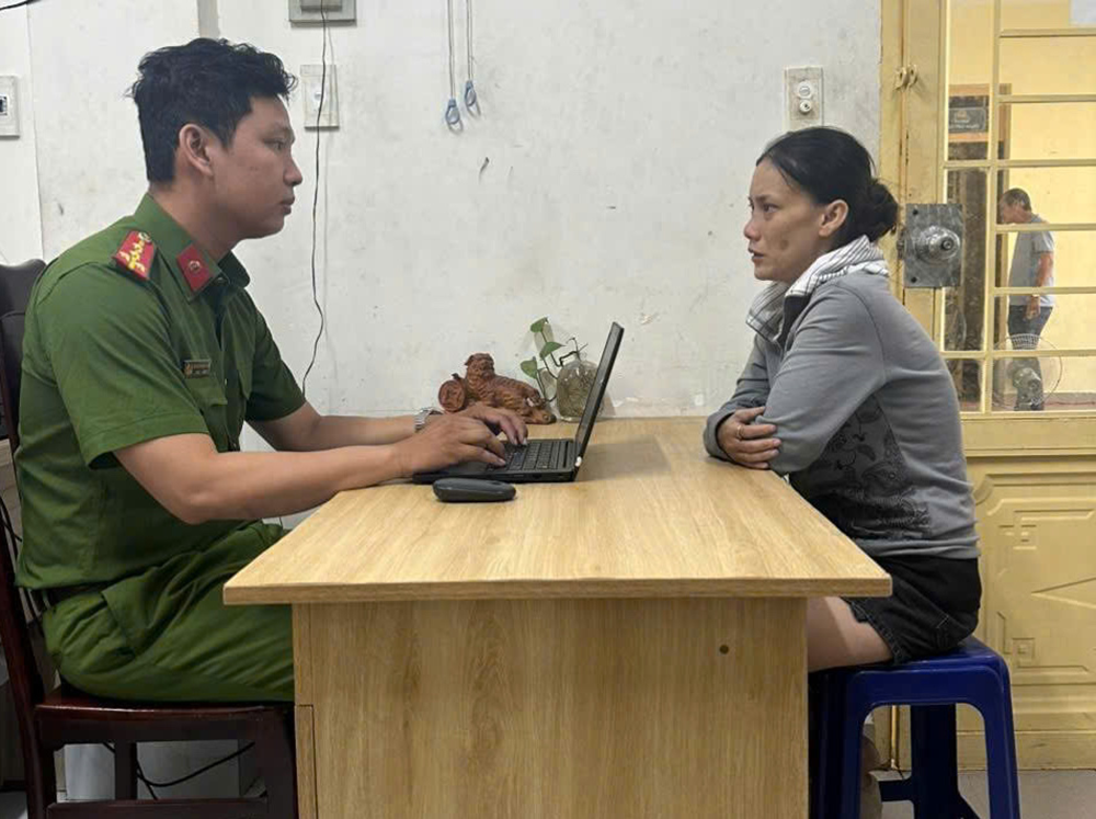 Người phụ nữ dẫn con 9 tuổi đi lột bông tai vàng của bé 5 tuổi: Quyết định sau đó- Ảnh 1.