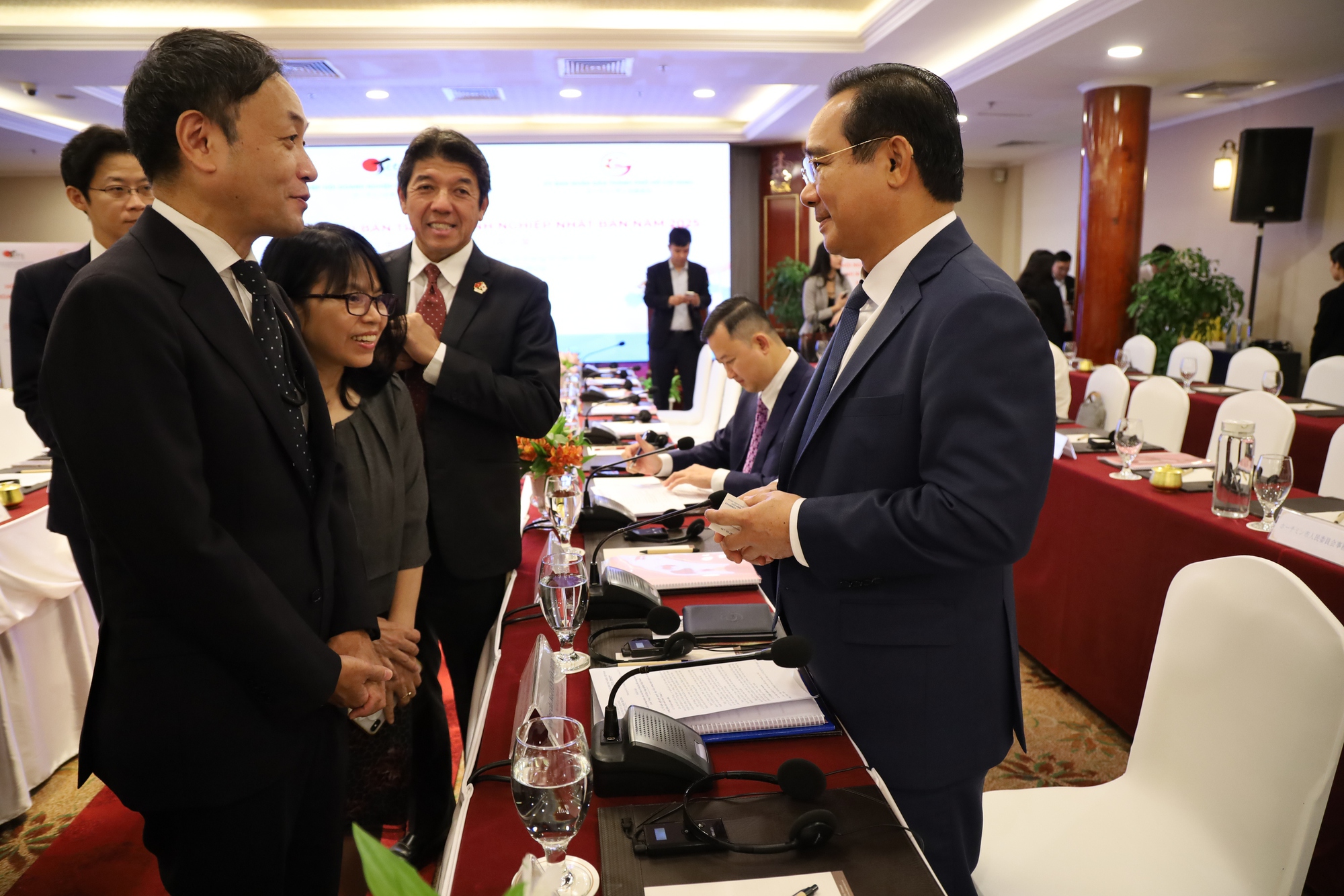 Sở Xây dựng TP HCM: Thành phố chưa có kế hoạch bắt buộc chuyển đổi xe xăng sang xe điện!- Ảnh 1.