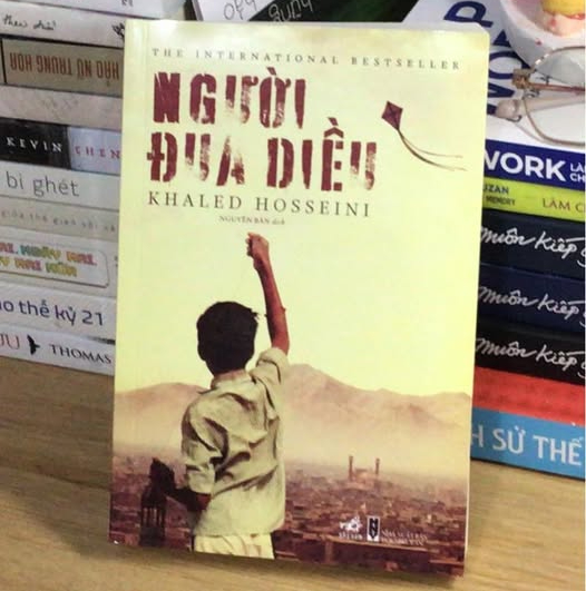 Lê Bống tự đặt máy quay cảnh khóc nức nở khi đọc sách- Ảnh 6. Lê Bống tự đặt máy quay cảnh khóc nức nở khi đọc sách- Ảnh 6.