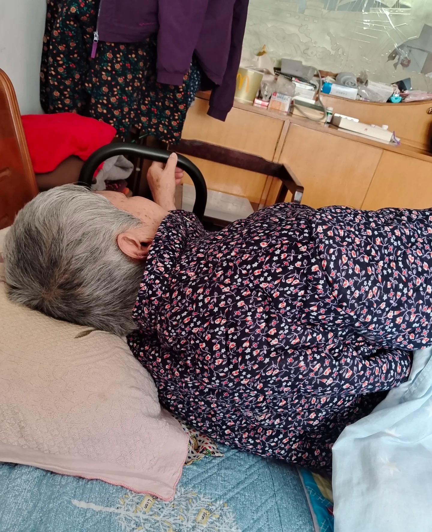 Con trai rút 100 tỷ mẹ qua đời để lại, nhân viên ngân hàng quyết không trả: Anh không có quyền!- Ảnh 2.