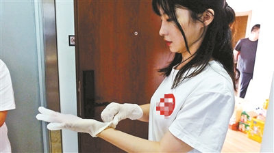 Phát hiện giúp việc trẻ lương 7 triệu/h, có 30 tỷ trong tài khoản nhờ chiều được 