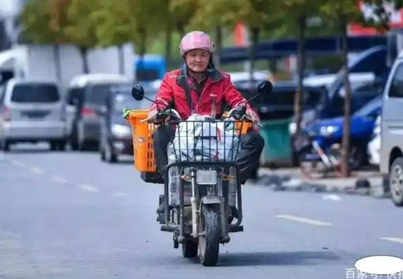 Phát hiện người đàn ông 45 tuổi làm shipper nhưng sở hữu hơn 10 căn nhà, 4 xe ô tô: “Dù lương thấp và vất vả, tôi chưa từng thấy chán nghề”- Ảnh 2.