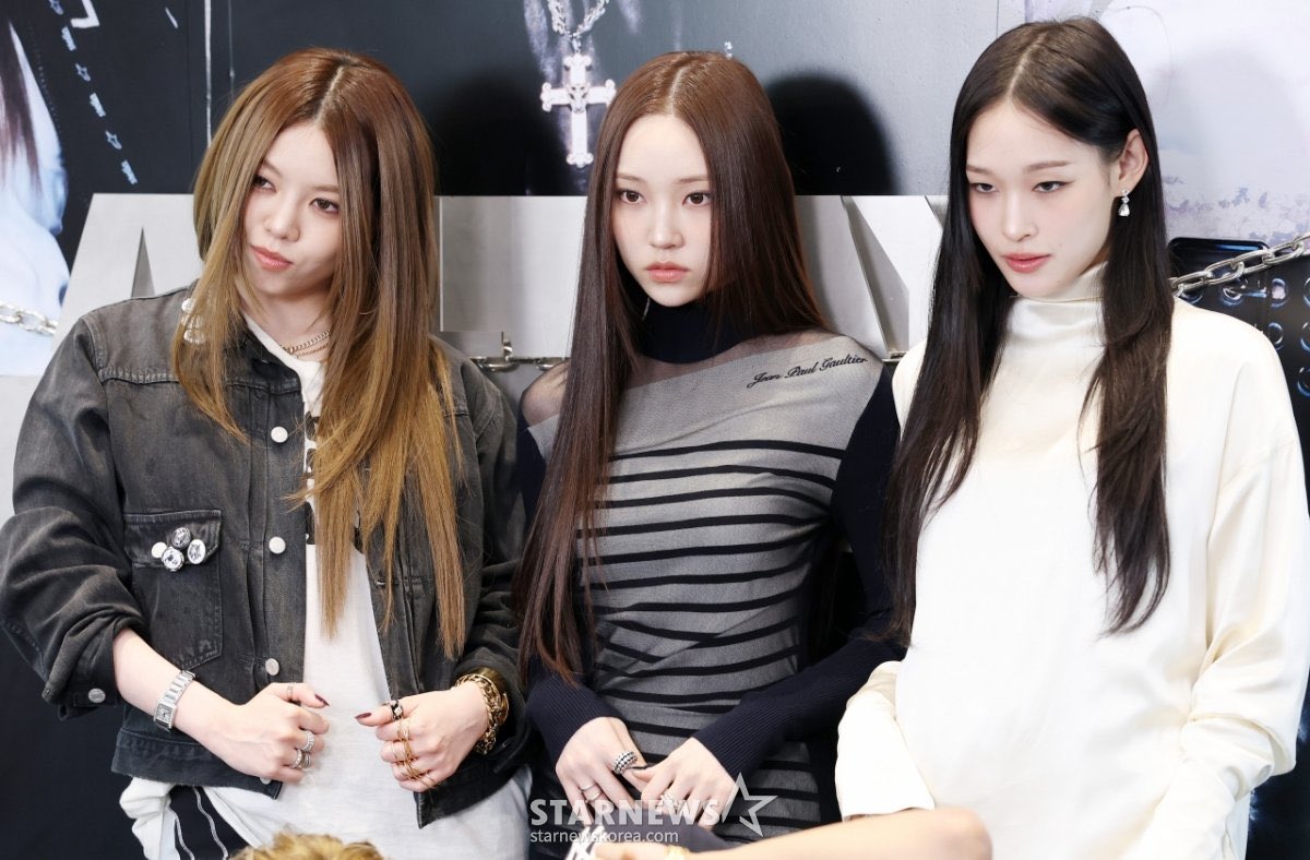 Nhóm nữ bị ghét nhất Kpop tỏ vẻ trịch thượng với ái nữ tài phiệt, đi qua mặt tỉnh bơ- Ảnh 2. Nhóm nữ bị ghét nhất Kpop tỏ vẻ trịch thượng với ái nữ tài phiệt, đi qua mặt tỉnh bơ- Ảnh 2.