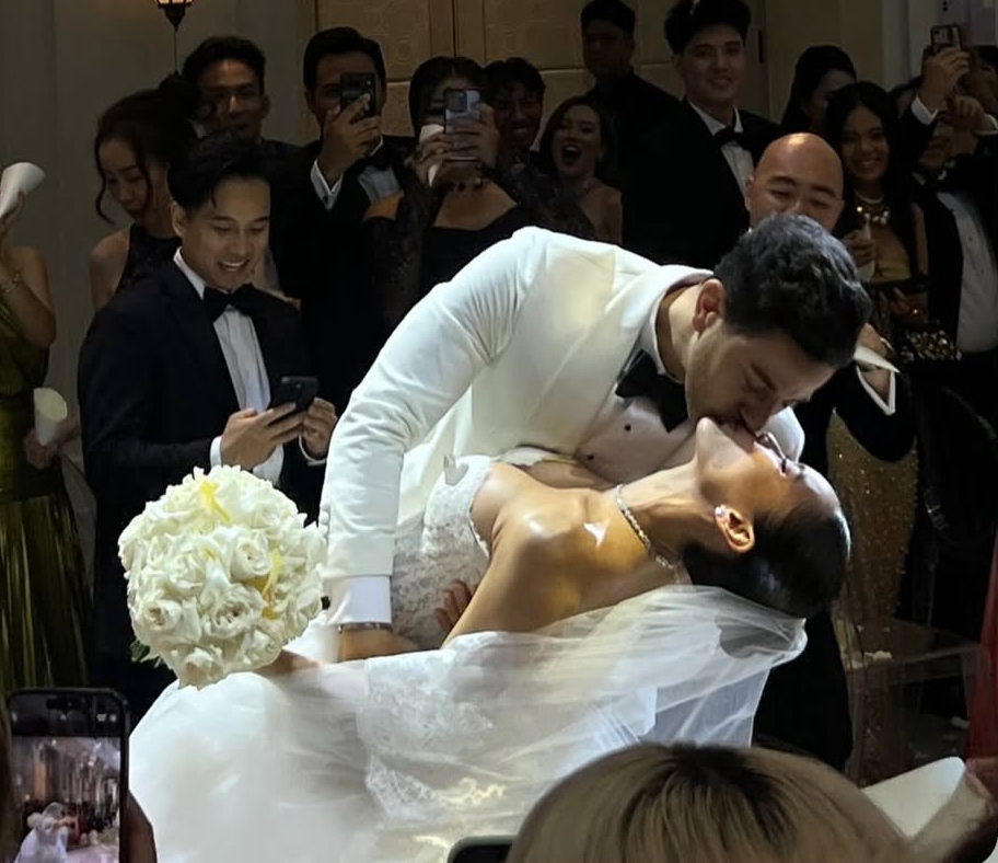 Lễ cưới Tiên Nguyễn tại Đà Nẵng: Cô dâu chú rể khoá môi, Hà Tăng - Linh Rin không tham dự- Ảnh 6.