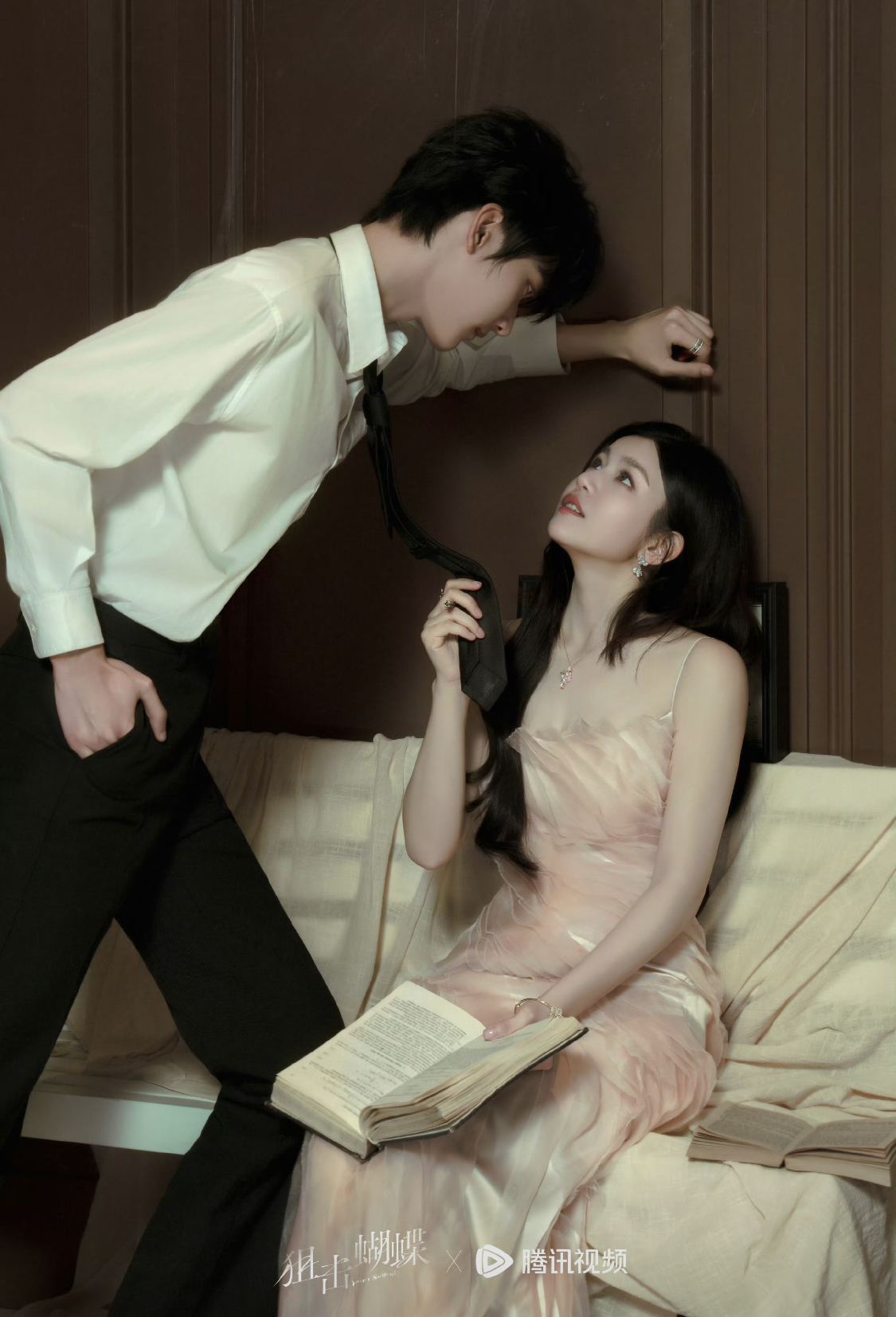 Xem 1000 phim ngôn tình mới thấy 1 bộ là đỉnh cao chemistry: Nữ chính trẻ đẹp dễ sợ, 42 tuổi mà như gái 18- Ảnh 4. Xem 1000 phim ngôn tình mới thấy 1 bộ là đỉnh cao chemistry: Nữ chính trẻ đẹp dễ sợ, 42 tuổi mà như gái 18- Ảnh 4.