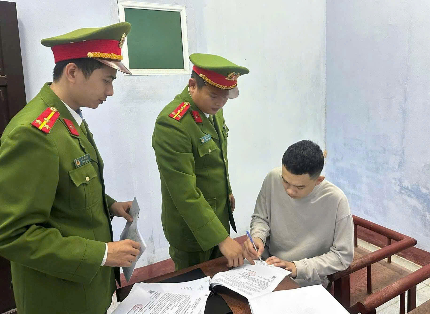 Ô tô lao lên vỉa hè, tông 4 người: Bắt giam Võ Ngọc Hoàng để điều tra về tội giết người- Ảnh 1.