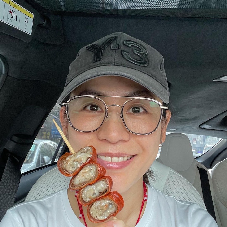 "Nữ hoàng con tin" Tuyên Huyên 55 tuổi vẫn trẻ đẹp như 24 năm trước: 1 loại nước uống mỗi sáng là bí quyết- Ảnh 5. "Nữ hoàng con tin" Tuyên Huyên 55 tuổi vẫn trẻ đẹp như 24 năm trước: 1 loại nước uống mỗi sáng là bí quyết- Ảnh 5.