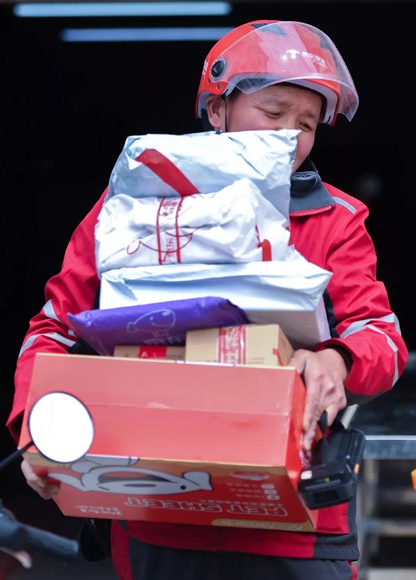 Giám đốc có 5 căn nhà, lương tháng 100 triệu xin Giám đốc có 5 căn nhà, lương tháng 100 triệu xin