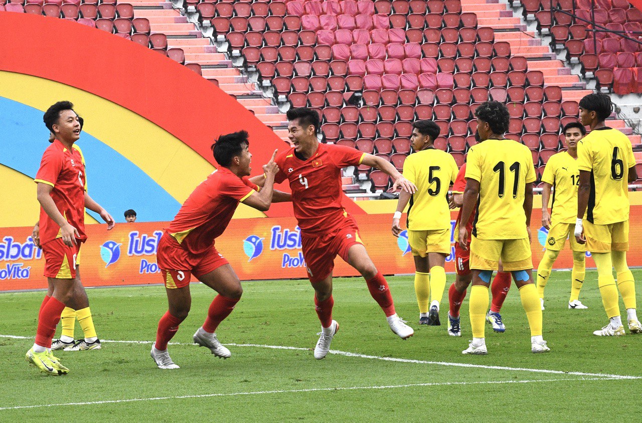 Cách hot boy đội phó U22 Việt Nam - Đình Bắc làm khổ Malaysia, xuất sắc thế nào mà HLV Kim Sang-sik khen hết lời- Ảnh 5.