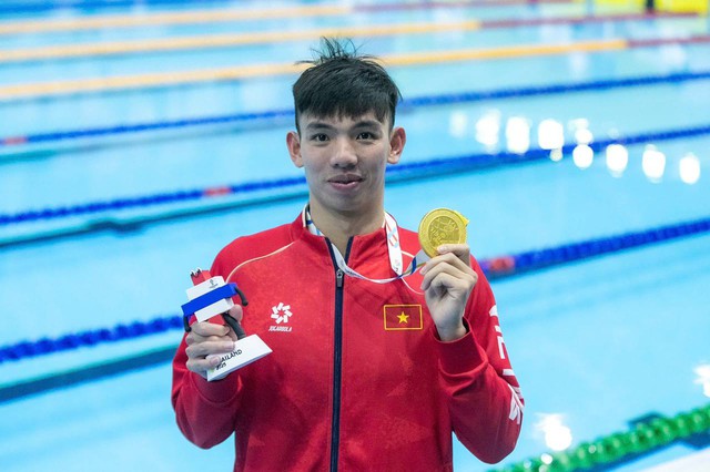 "Rái cá sông Gianh" Huy Hoàng lần thứ 5 giành HCV bơi 1500m SEA Games, visual kình ngư HCB bên cạnh cũng hot không kém- Ảnh 1.