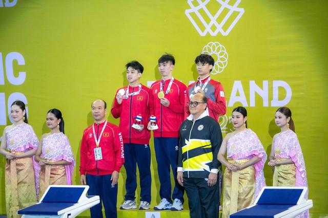 "Rái cá sông Gianh" Huy Hoàng lần thứ 5 giành HCV bơi 1500m SEA Games, visual kình ngư HCB bên cạnh cũng hot không kém- Ảnh 12.