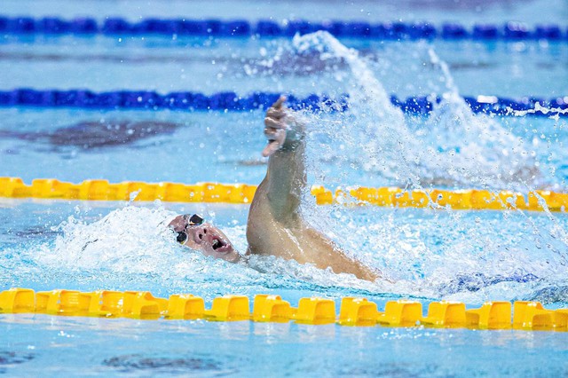 "Rái cá sông Gianh" Huy Hoàng lần thứ 5 giành HCV bơi 1500m SEA Games, visual kình ngư HCB bên cạnh cũng hot không kém- Ảnh 8.