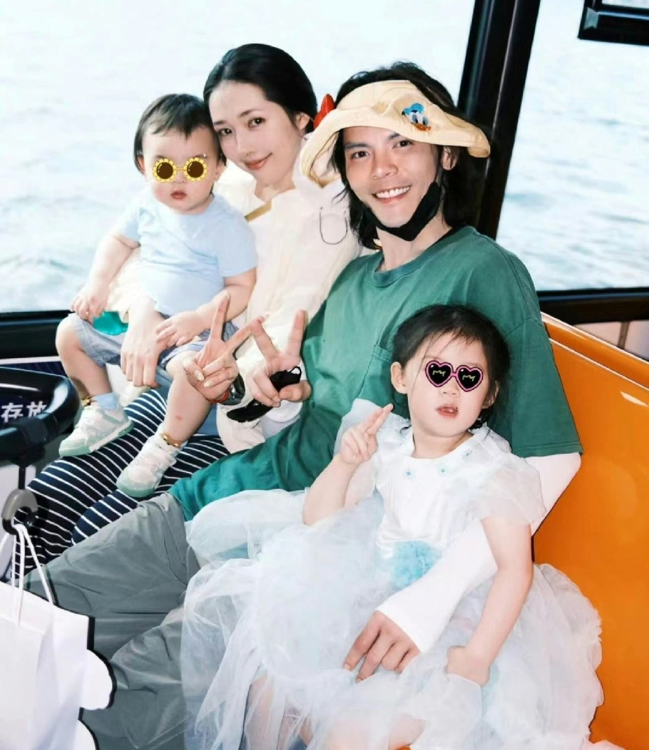 Hôn nhân kỳ lạ của con trai ông trùm giới giải trí- Ảnh 2.