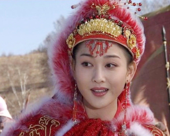 Vương Chiêu Quân đẹp nhất màn ảnh: Từng bán quần áo để sống, U50 lẻ bóng sau đổ vỡ- Ảnh 1.