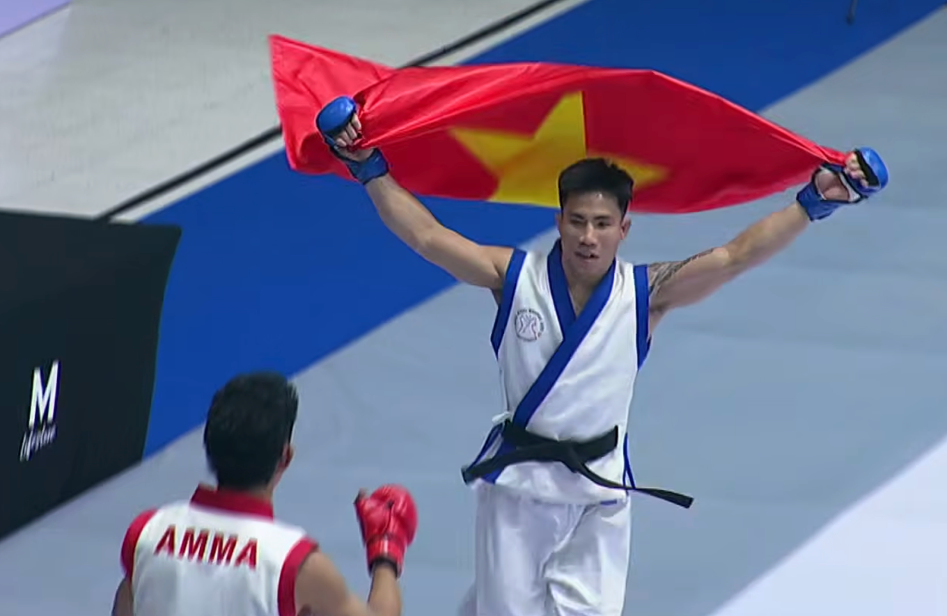 Thanh niên chạy xe ôm thành võ sĩ MMA đi thi SEA Games: 100 triệu người Việt xúc động vì 1 chi tiết- Ảnh 4. Thanh niên chạy xe ôm thành võ sĩ MMA đi thi SEA Games: 100 triệu người Việt xúc động vì 1 chi tiết- Ảnh 4.