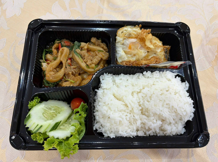 Suất ăn cho VĐV ở SEA Games gây sốc: Giá 200.000 đồng chỉ có cơm hộp- Ảnh 2.