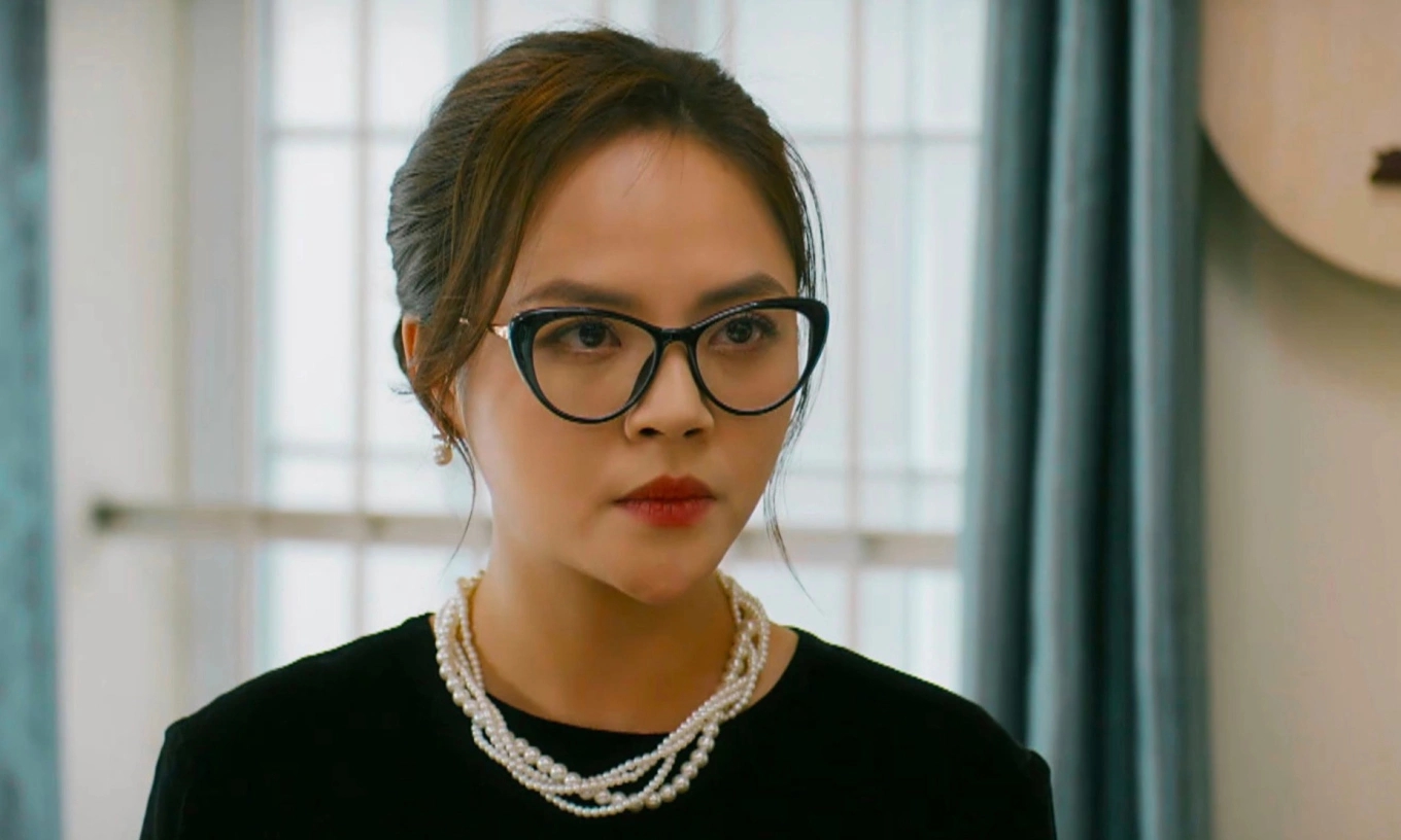 Mỹ nhân Việt được Bộ Quốc Phòng khen thưởng: Đóng tận 5 phim top 1 rating cả nước, nhan sắc thăng hạng dữ dội- Ảnh 6. Mỹ nhân Việt được Bộ Quốc Phòng khen thưởng: Đóng tận 5 phim top 1 rating cả nước, nhan sắc thăng hạng dữ dội- Ảnh 6.