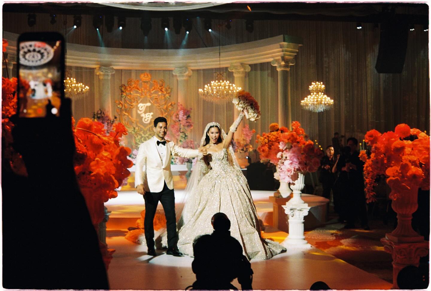 Tỷ phú Johnathan Hạnh Nguyễn tổ chức siêu đám cưới cho con gái: Nhận xét từ truyền thông quốc tế- Ảnh 5. Tỷ phú Johnathan Hạnh Nguyễn tổ chức siêu đám cưới cho con gái: Nhận xét từ truyền thông quốc tế- Ảnh 5.