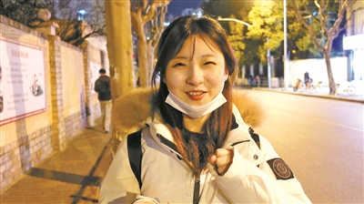 Phát hiện giúp việc trẻ lương 7 triệu/h, có 30 tỷ trong tài khoản nhờ chiều được 