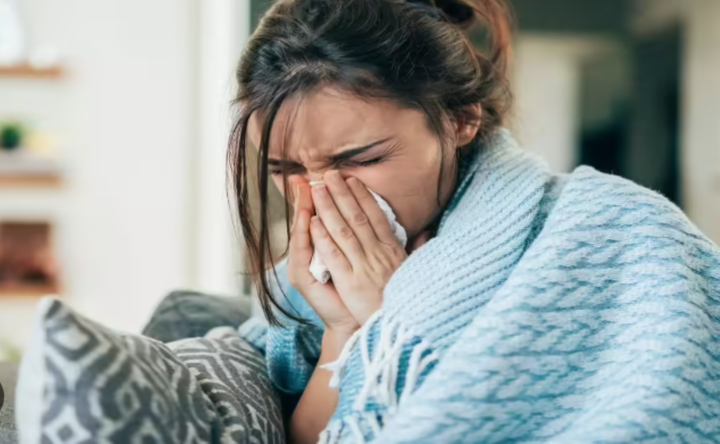 Uống quá ít nước khiến bạn dễ mắc cảm cúm vào mùa đông- Ảnh 1.