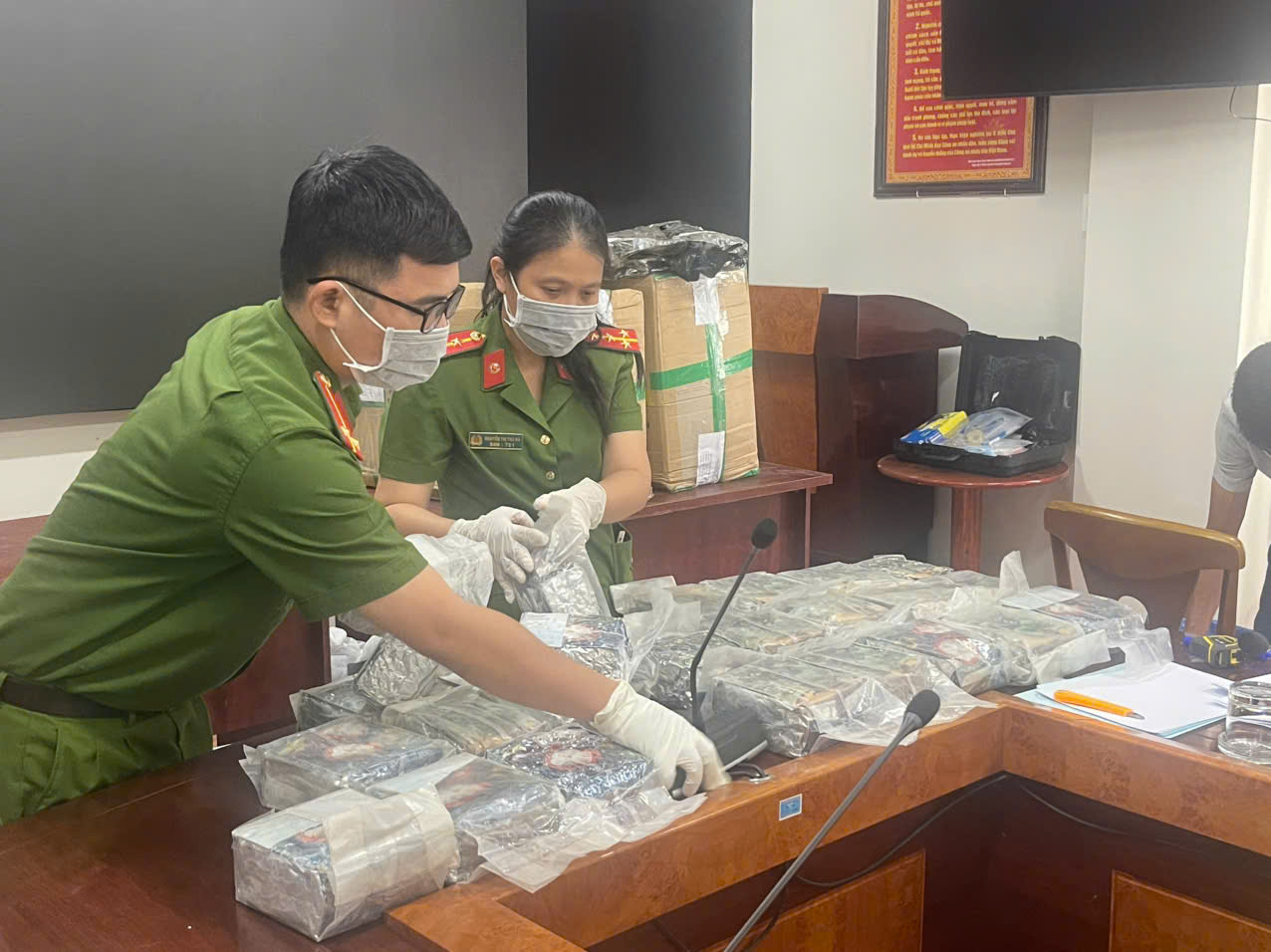 Choáng ngợp lô hàng cấm trong đường dây xuyên quốc gia giao dịch 1.500 tỷ đồng- Ảnh 11. Choáng ngợp lô hàng cấm trong đường dây xuyên quốc gia giao dịch 1.500 tỷ đồng- Ảnh 11.