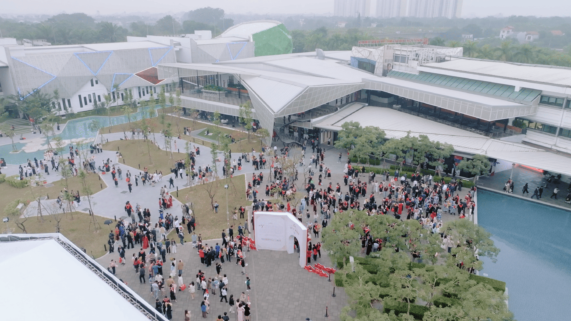 Lễ tốt nghiệp tại ngôi trường có khuôn viên nghìn tỷ, không gian và chất lượng đều 5 sao- Ảnh 1. Lễ tốt nghiệp tại ngôi trường có khuôn viên nghìn tỷ, không gian và chất lượng đều 5 sao- Ảnh 1.