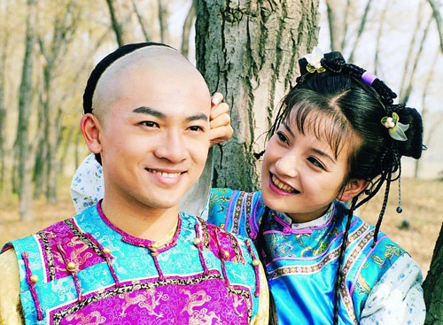 Sự thật về nàng Tiểu Yến Tử ngoài đời thật: “Hoàn Châu Cách Cách” có lừa chúng ta không?- Ảnh 2.