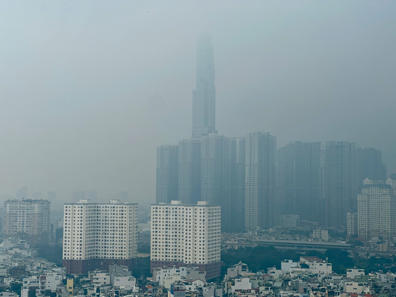 Bầu trời TPHCM đục ngầu, nồng độ bụi mịn vượt ngưỡng nhiều lần- Ảnh 6.