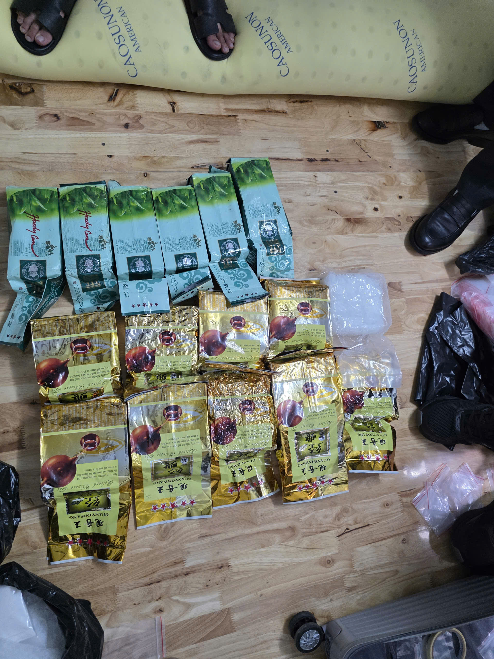 Choáng ngợp lô hàng cấm trong đường dây xuyên quốc gia giao dịch 1.500 tỷ đồng- Ảnh 3. Choáng ngợp lô hàng cấm trong đường dây xuyên quốc gia giao dịch 1.500 tỷ đồng- Ảnh 3.