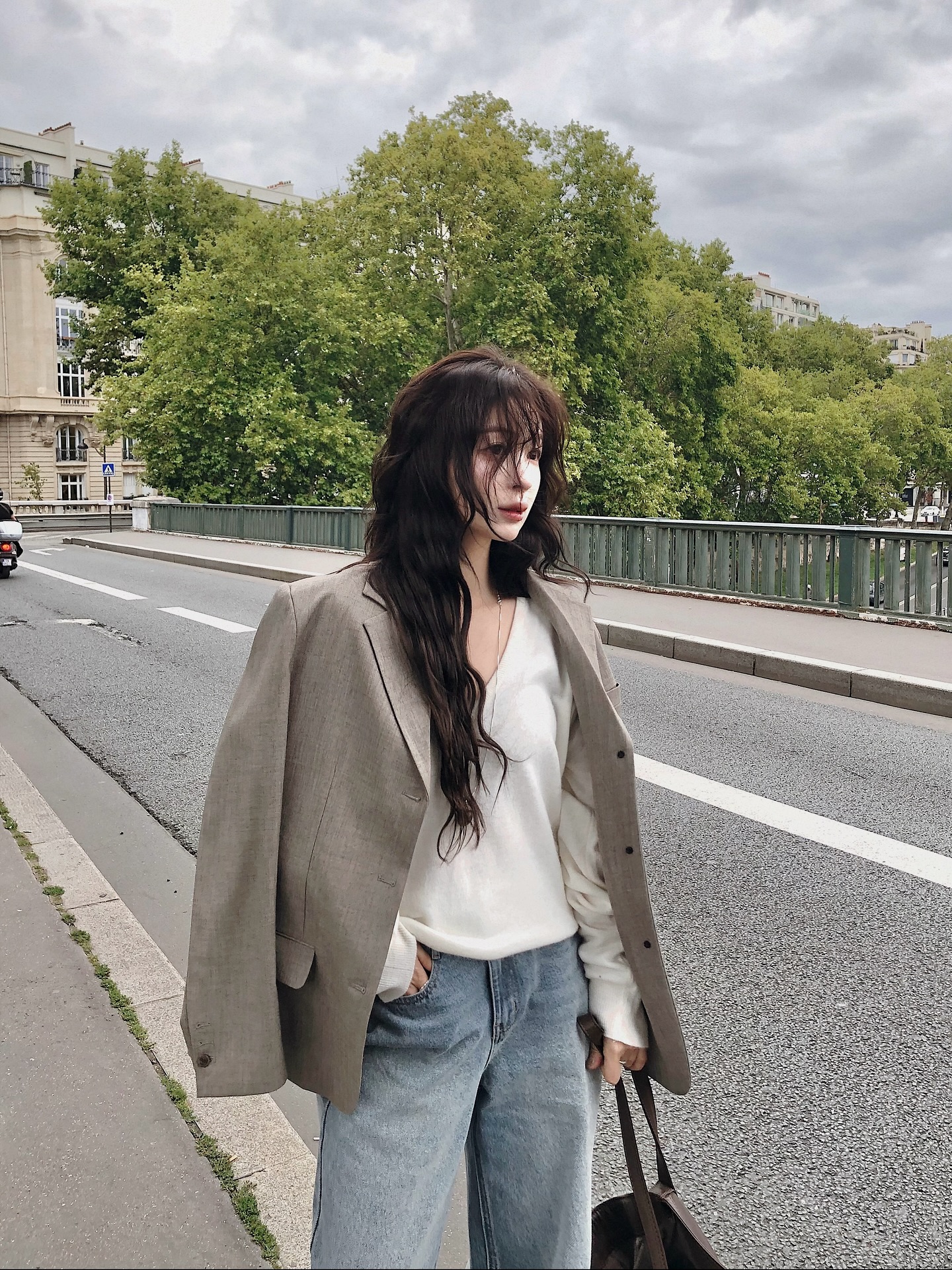 5 cách diện đồ hack tuổi không bao giờ sai, ai mặc cũng đẹp- Ảnh 8. 5 cách diện đồ hack tuổi không bao giờ sai, ai mặc cũng đẹp- Ảnh 8.